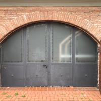 Portone in ferro ad arco