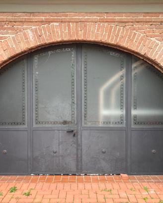 Portone in ferro ad arco