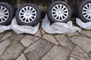 TRENO COMPLETO PNEUMATICI INVERNALI PER FIESTA VI