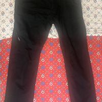 Pantaloni neri leggeri