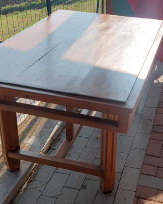 Tavolo in legno 