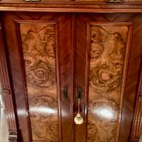 Mobile a due ante epoca 1800.