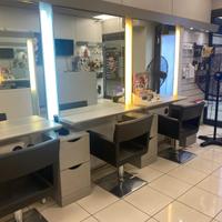 Arredamento completo per negozio di parrucchiere