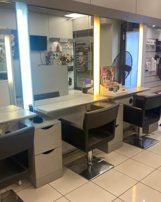 Arredamento completo per negozio di parrucchiere