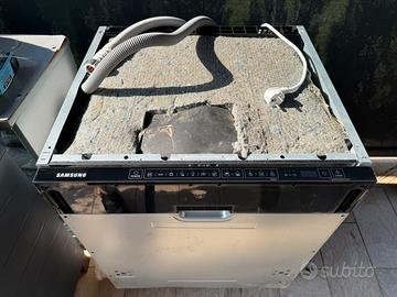 Samsung lavastoviglie modello DW60A6080BB