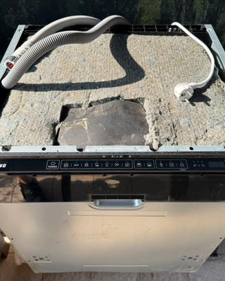 Samsung lavastoviglie modello DW60A6080BB