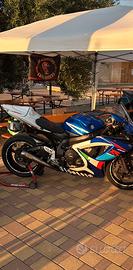 Splendida suzuki gsx-r 750 k7