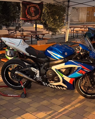Splendida suzuki gsx-r 750 k7