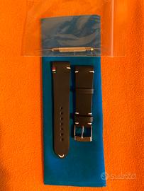 Cinturino artigianale nero in cuoiovintage