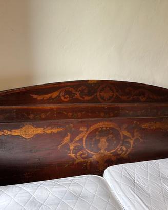 Testiera letto antica laccata e dipinta a mano