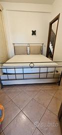 Letto matrimoniale contenitore in ferro