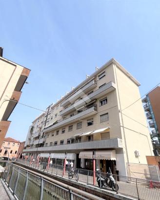 NEGOZIO A VENEZIA