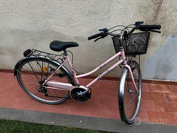 Bici da donna con cestino