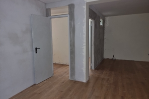 Monolocali n. 2 locali di sgombero cat.c2