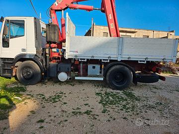 Iveco 190 con Gru