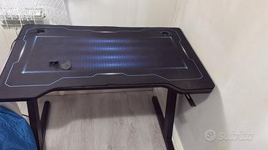 Scrivania gaming/Pc con tappetino integrato