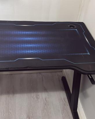 Scrivania gaming/Pc con tappetino integrato