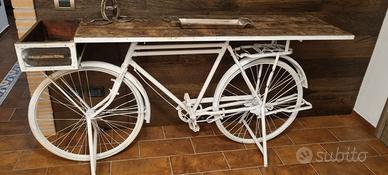 Tavolo con bicicletta vintage, fatto a mano