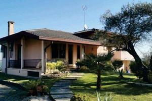 Immobile in asta di 215 m² con 5 locali e box auto