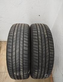 2 gomme Bridgestone 215/65/17 99v dell'anno 2020