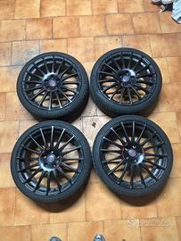 cerchi in lega da 19 con pneumatici estivi