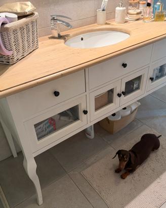 Elegante mobile da bagno in stile classico