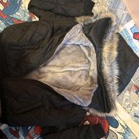 Giacca  nera con pelo sul cappuccio taglia S romwe