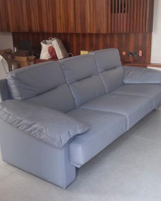Divano in pelle 90x240 + estensione pouff