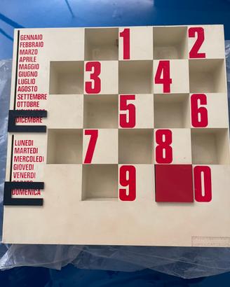 Calendario perpetuo da parete in plastica anni 70