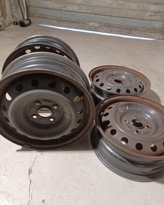 Cerchioni 15 pollici - 4 fori -secondo treno gomme