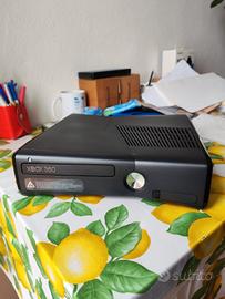 Console Xbox 360 S 4gb/go e 2 controllers, € 100!