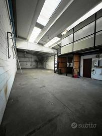 CAPANNONE 250mq - con pannelli solari