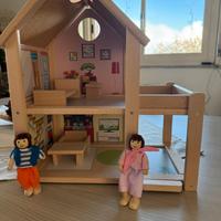Casa delle bambole in legno