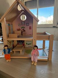 Casa delle bambole in legno