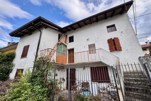 CASA DI TESTA CON GARAGE E DEPOSITO - DA RINNOV...
