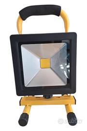 Faro a led ricaricabile 