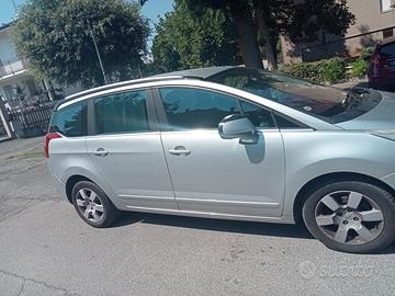 2013 Peugeot 5008