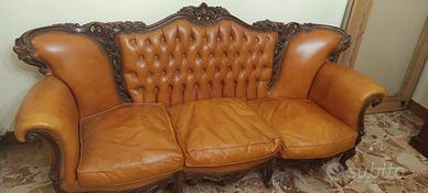 Divano in noce del 700