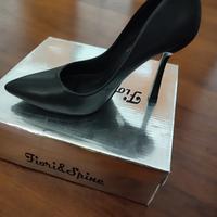 Décolleté classico nero tacco a spillo 