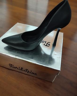 Décolleté classico nero tacco a spillo 