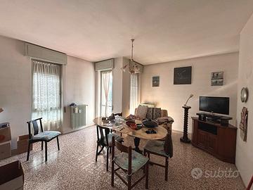 Quadrilocale di 100 mq con tre balconi e cantina