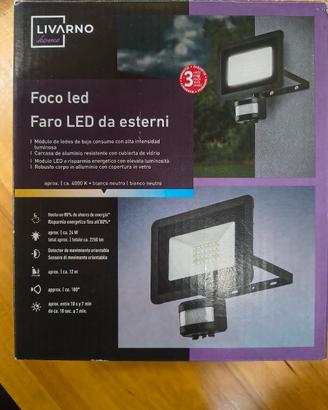 Faro LED con sensore di movimento 
