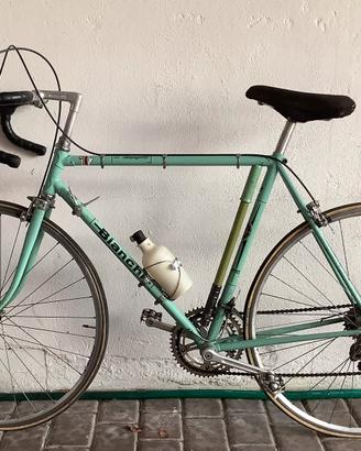Bicicletta bianchi d’epoca conservata per eroica