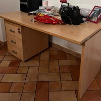 Scrivania in legno massello + cassettiera