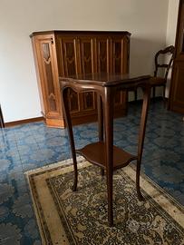 Portavasi in massello e tappeto kashmir