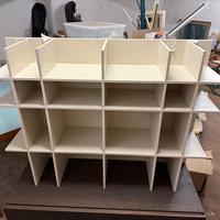 Madia con bacheca e cassettone