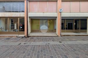 NEGOZIO A VOLTA MANTOVANA