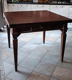 Tavolo in legno invecchiato