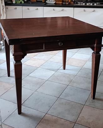 Tavolo in legno invecchiato