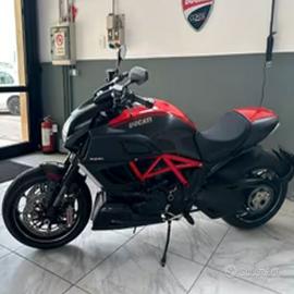 Ducati diavel Carbon red abs